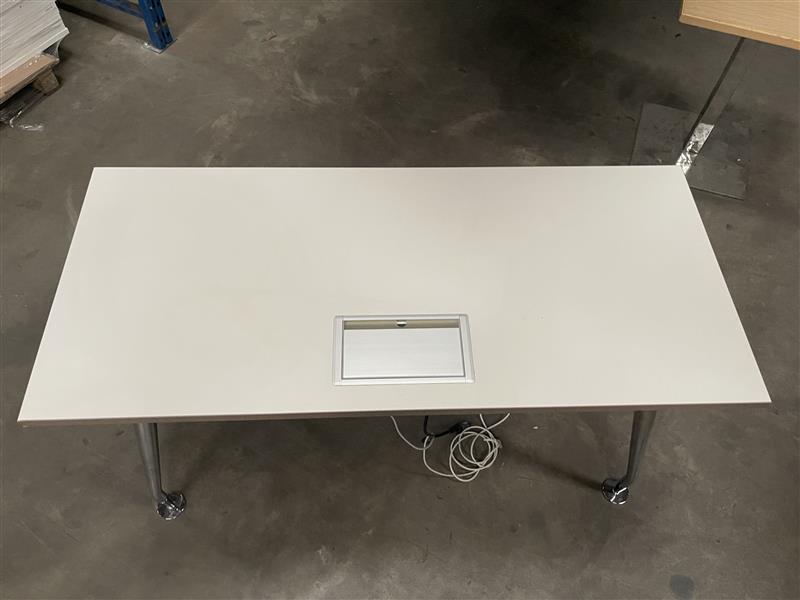 Orangebox: Obvia Office Desk - Renovado