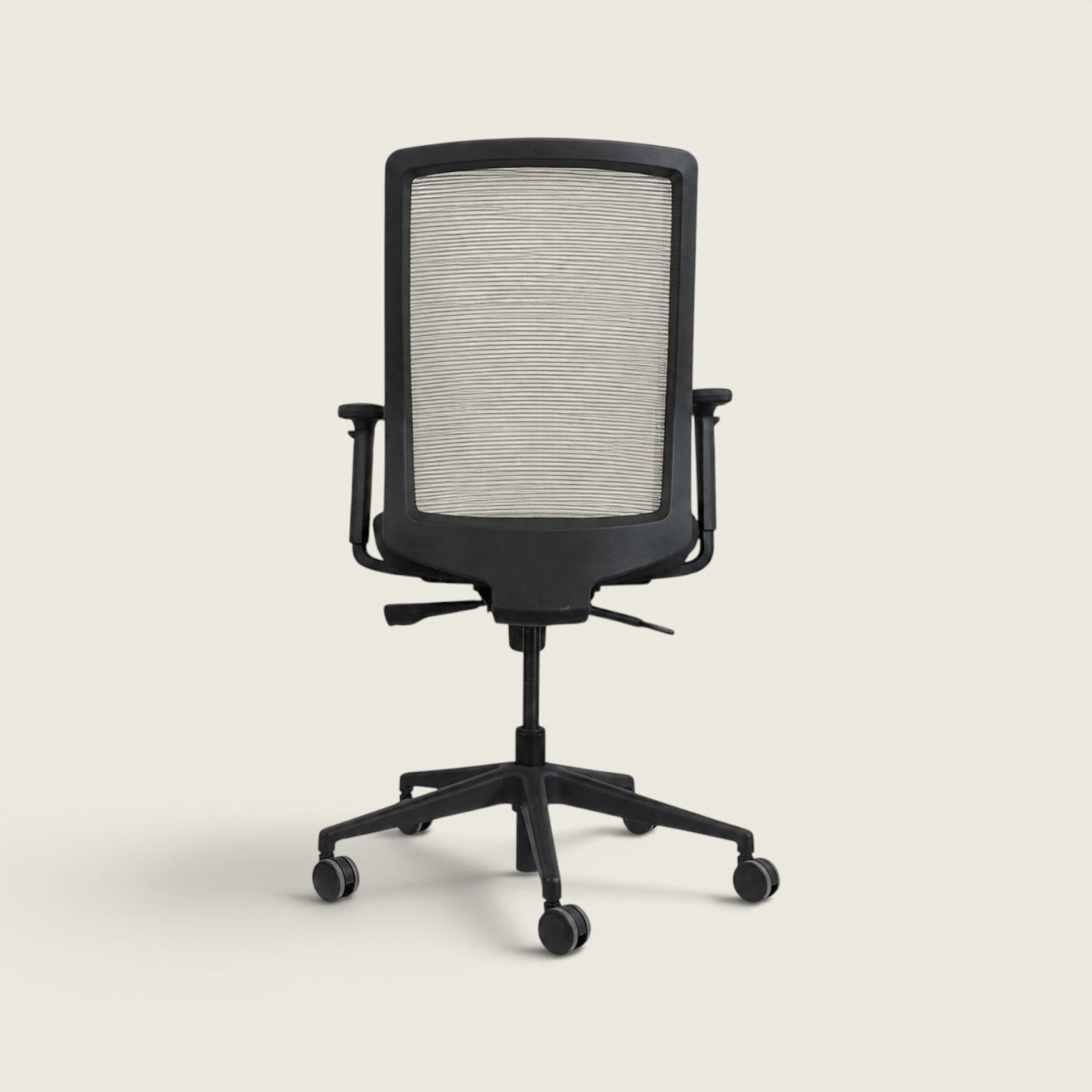 <tc>Bestuhl</tc>Silla de oficina S30 en tela negra con respaldo de malla color crema - Restaurada