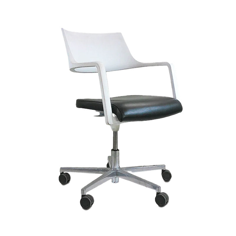 <tc>Brunner</tc>: Chaise pivotante Tempuro 6353/A en cuir noir - Reconditionnée