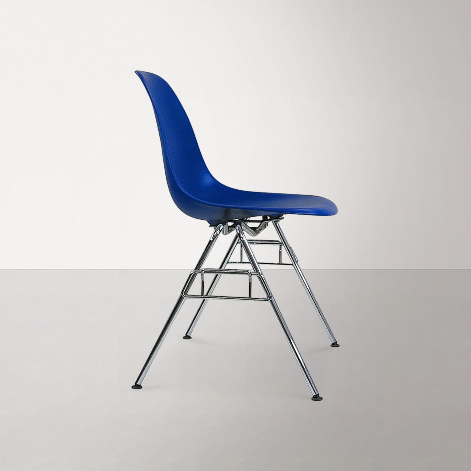 <tc>Vitra</tc> <tc>Eames</tc>: DSS - Silla apilable - Reacondicionada