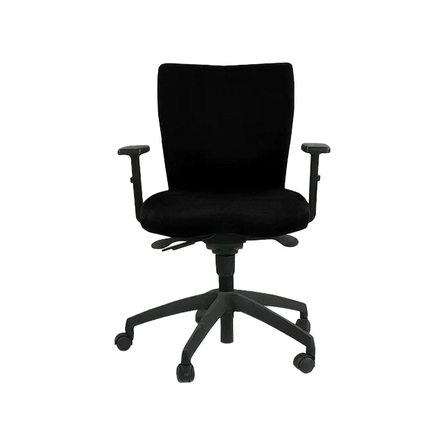 <tc>Connection</tc>: Chaise de travail d'équipe en tissu noir - Reconditionnée