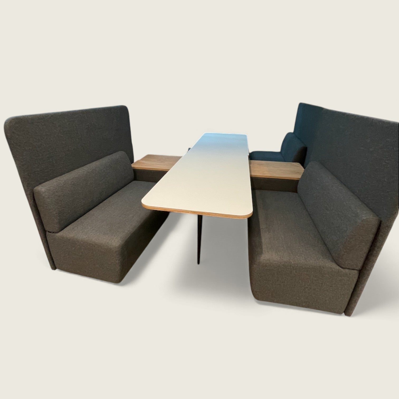 Davison: Persönlicher Besprechungsstand mit hoher Rückenlehne – renoviert