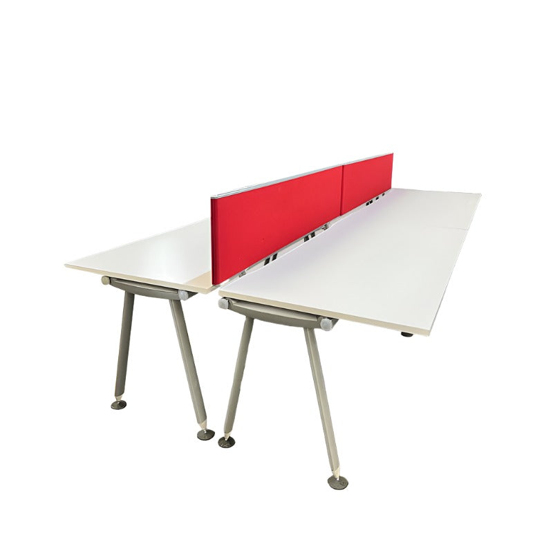 <tc>Herman Miller</tc>: <tc>Abak</tc> Ensemble de 4 bureaux à pieds ovales - Rénové