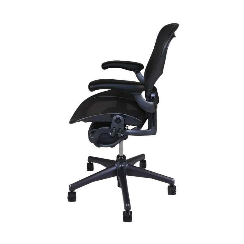 <tc>Herman Miller</tc>: Aeron - <tc>Size A</tc> - Bracciolo regolabile in altezza e inclinazione dello schienale (grafite) - Ricondizionato