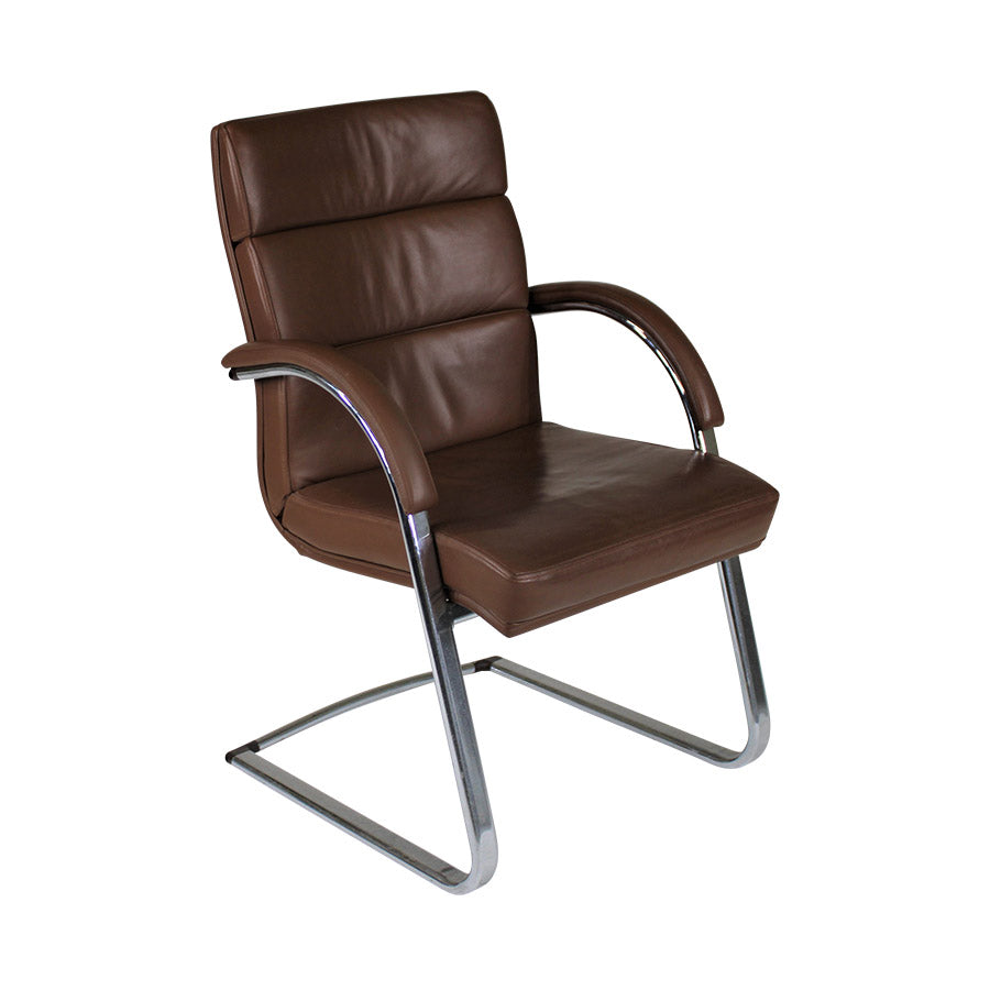 <tc>William Hands</tc>Silla de reuniones ejecutiva en cuero marrón - Reacondicionada