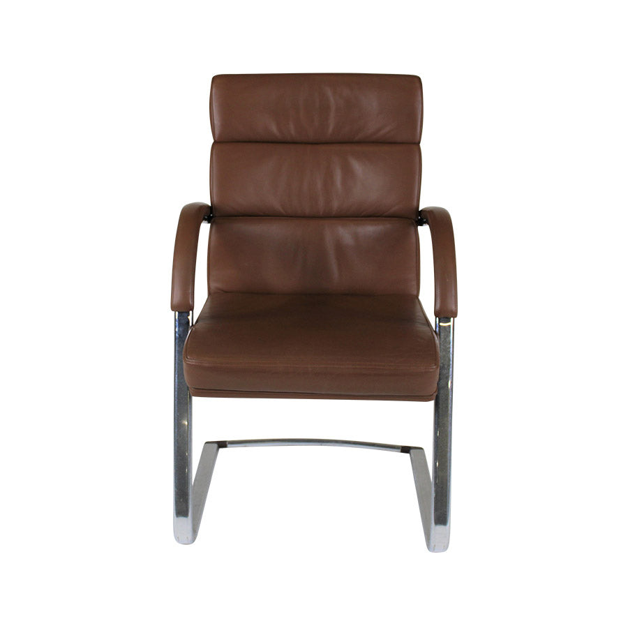 <tc>William Hands</tc>Silla de reuniones ejecutiva en cuero marrón - Reacondicionada