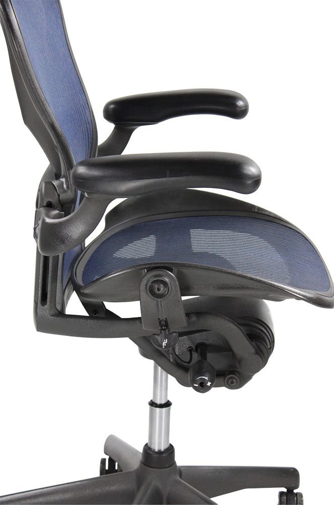 <tc>Herman Miller</tc>: Aeron <tc>Size A</tc> met alleen rugleuning in donkerblauw gaas - opgeknapt