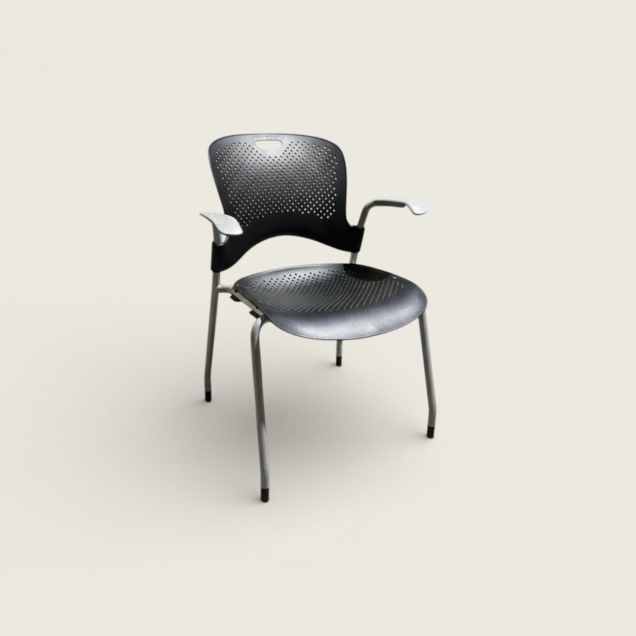 <tc>Herman Miller</tc>: Chaise empilable Caper - Reconditionnée