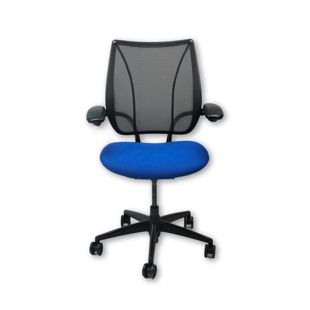 <tc>Humanscale</tc>: <tc>Liberty</tc> Bürostuhl aus blauem Stoff – Generalüberholt
