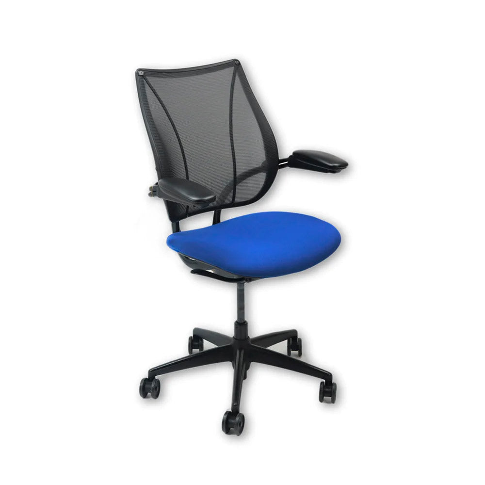<tc>Humanscale</tc>: <tc>Liberty</tc> Bürostuhl aus blauem Stoff – Generalüberholt