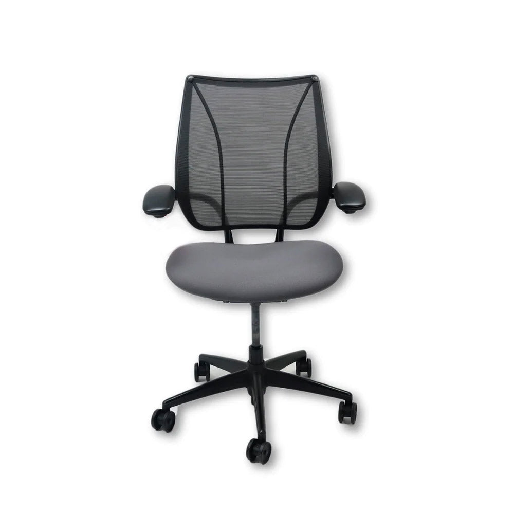 <tc>Humanscale</tc>: <tc>Liberty</tc> Bürostuhl aus grauem Stoff – Generalüberholt