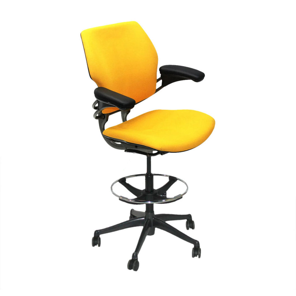 <tc>Humanscale</tc>: <tc>Freedom</tc> Tekenstoel in gele stof - Gereviseerd