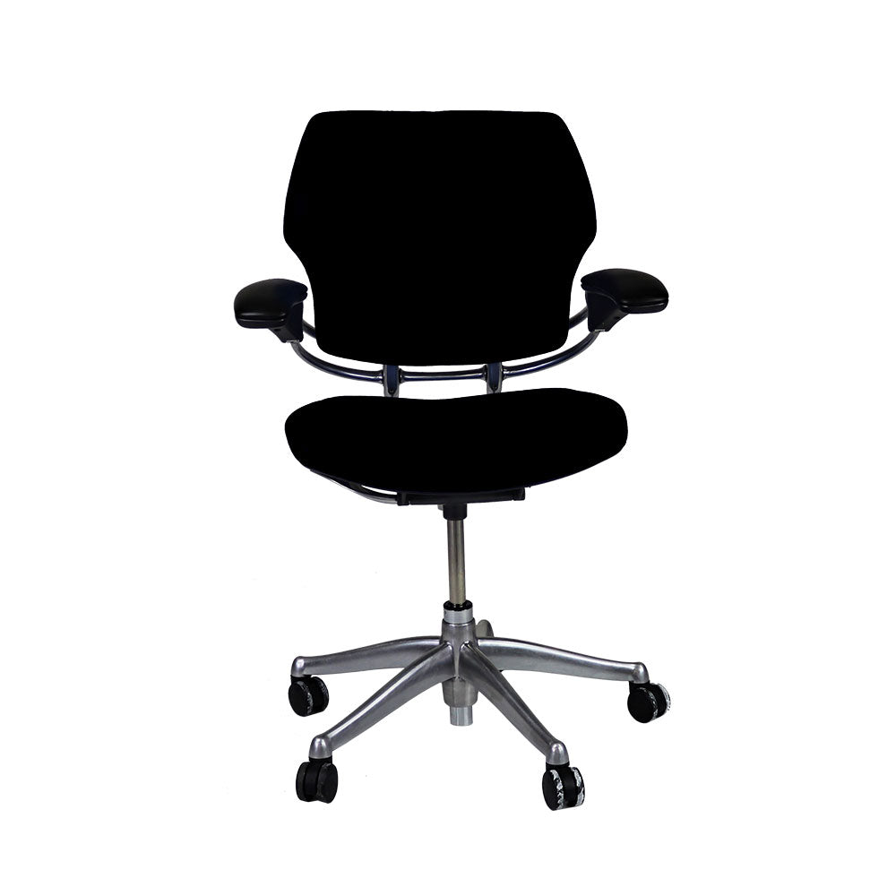 <tc>Humanscale</tc>: <tc>Freedom</tc> Silla de trabajo con estructura de aluminio y tela negra - Reacondicionada
