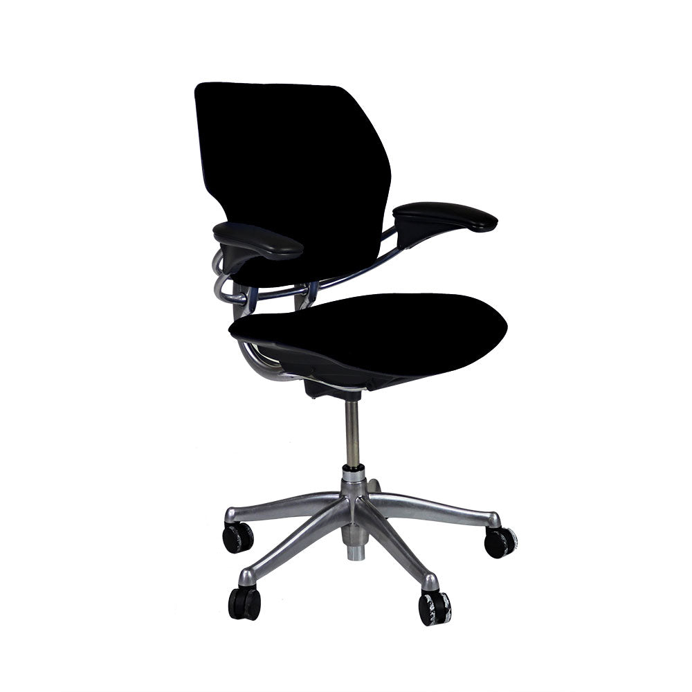 <tc>Humanscale</tc>: <tc>Freedom</tc> Silla de trabajo con estructura de aluminio y tela negra - Reacondicionada