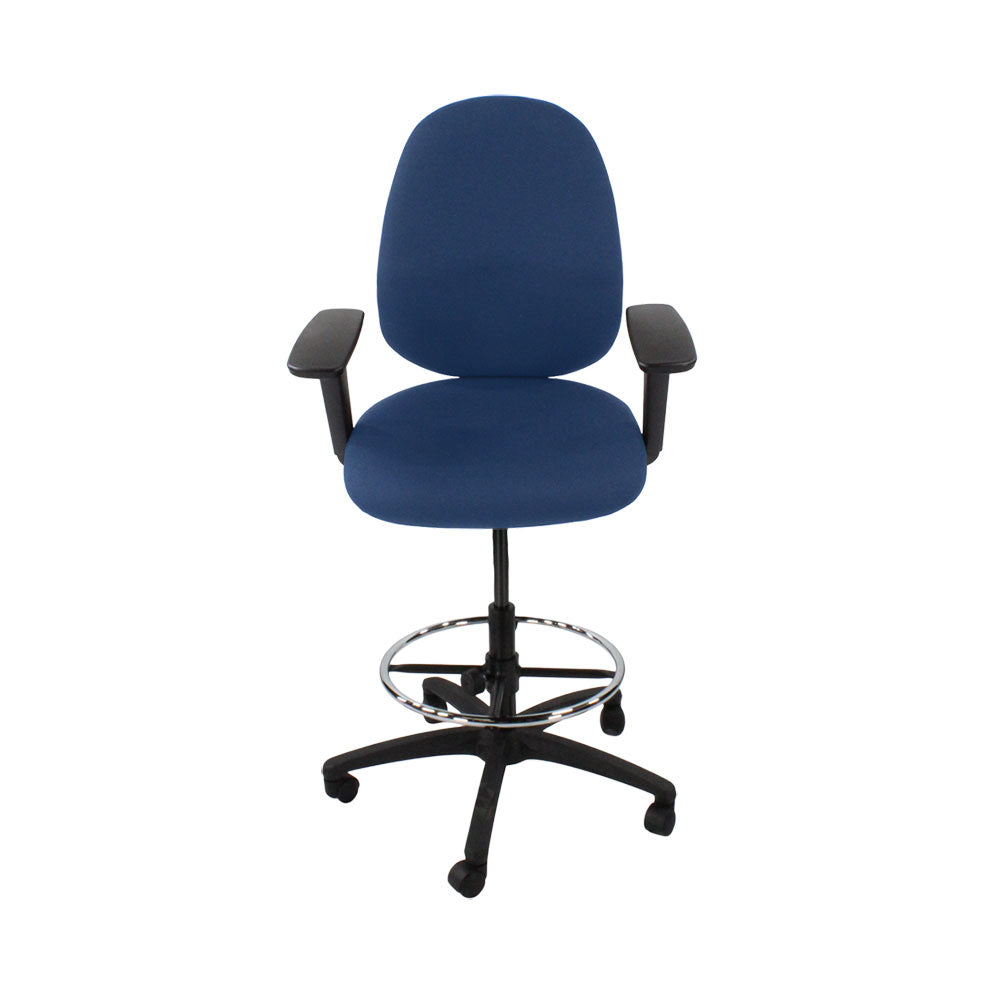 Sajón: <tc>Scoop</tc> Silla alta de delineante en tela azul - Reacondicionada