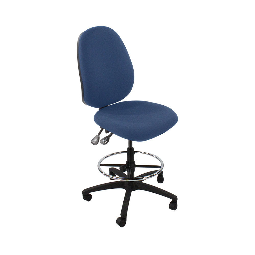 Sajón: <tc>Scoop</tc> Silla de delineante alta sin brazos en tela azul - Reacondicionada
