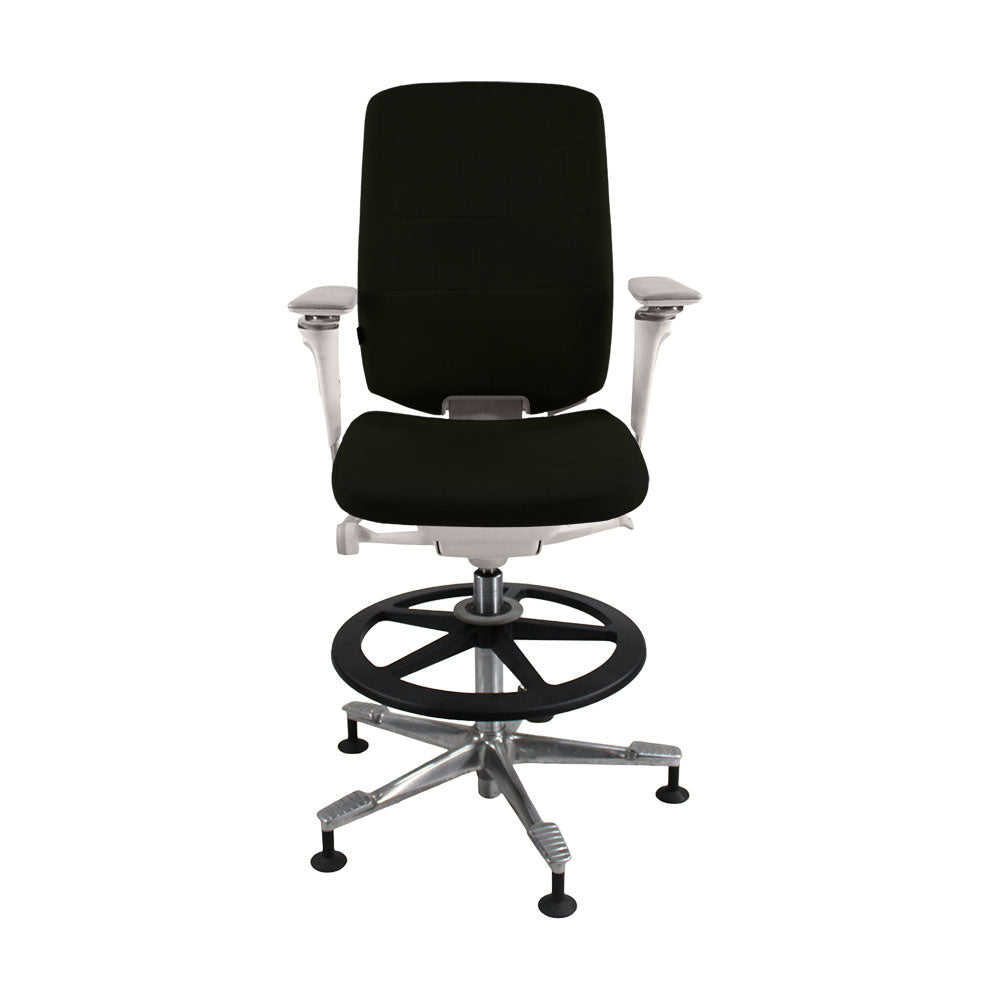 <tc>Kinnarps</tc>: Capella Draftsman Chair in schwarzem Stoff - Generalüberholt
