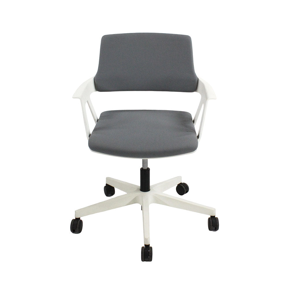 <tc>Steelcase</tc>: <tc>QiVi</tc> - Chaise de réunion en tissu gris - Reconditionnée
