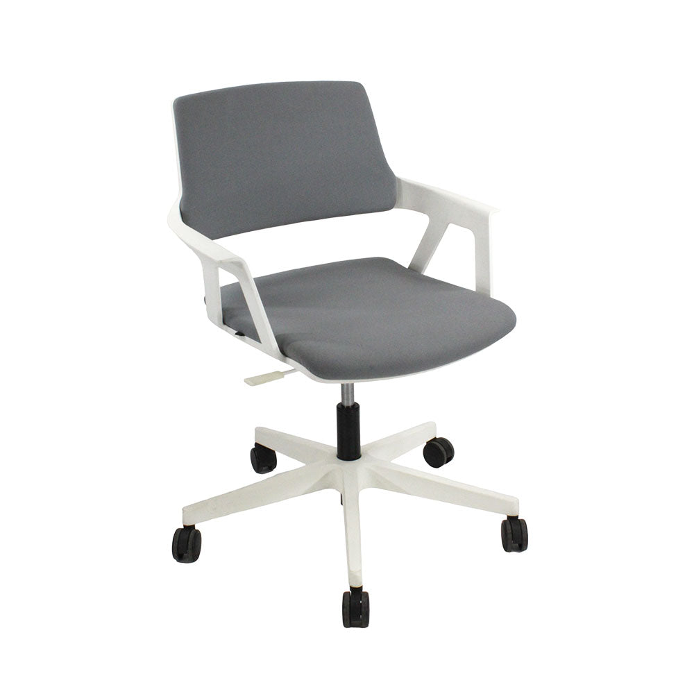 <tc>Steelcase</tc>: <tc>QiVi</tc> - Chaise de réunion en tissu gris - Reconditionnée