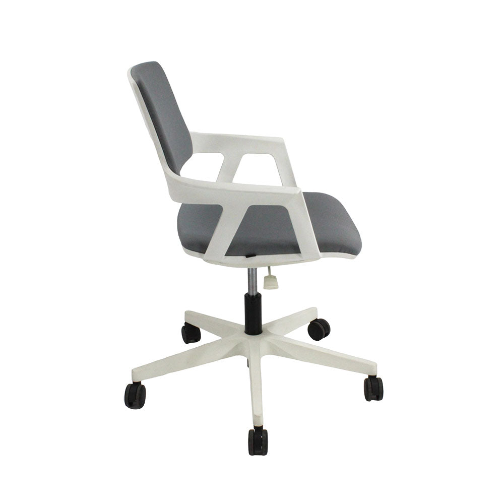 <tc>Steelcase</tc>: <tc>QiVi</tc> - Chaise de réunion en tissu gris - Reconditionnée