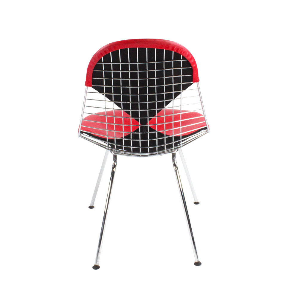 <tc>Vitra</tc>: <tc>Eames</tc> Draadstoel in rood leer - Gereviseerd