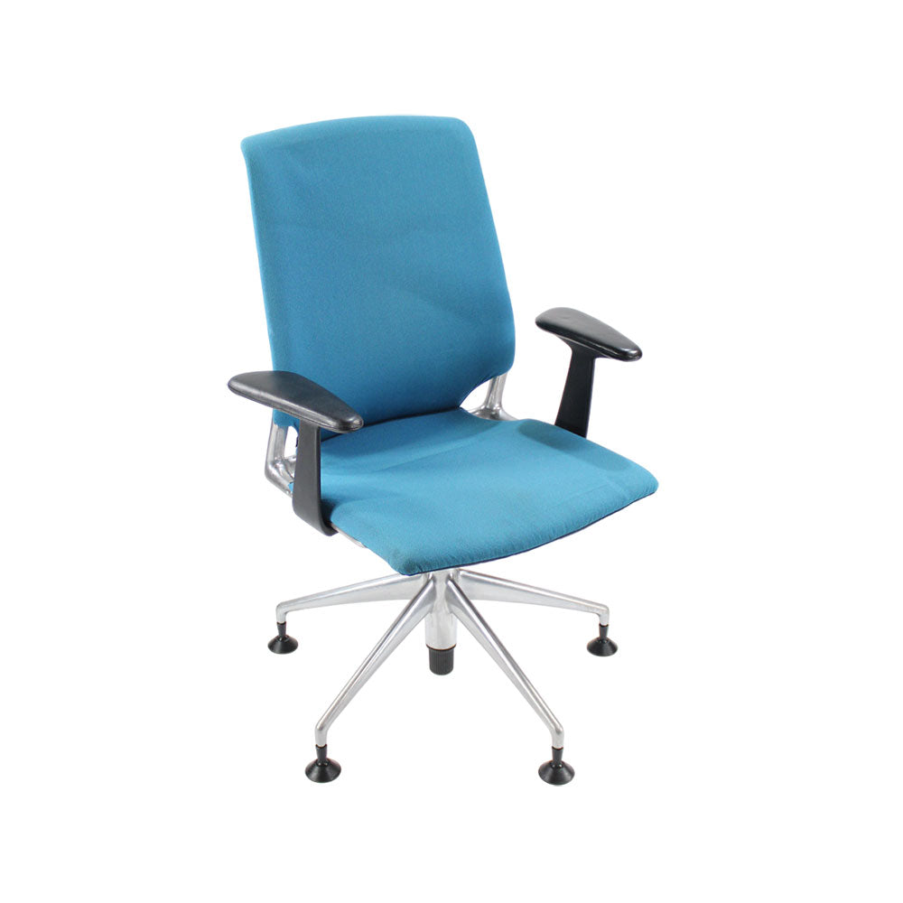 <tc>Vitra</tc>: Chaise de bureau Meda avec cadre en aluminium et tissu bleu - Reconditionnée