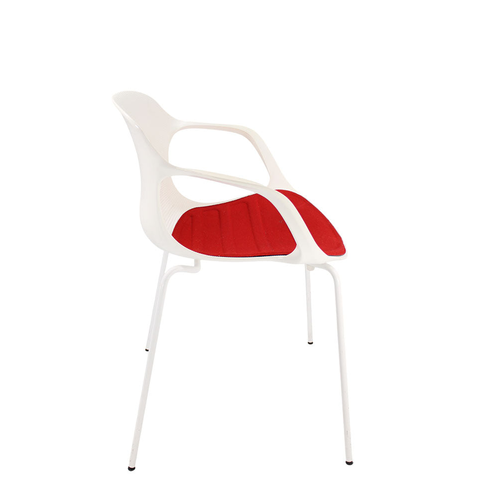 <tc>Fritz Hansen</tc>: Nap Chair in Weiß/Rot Stoff - Generalüberholt