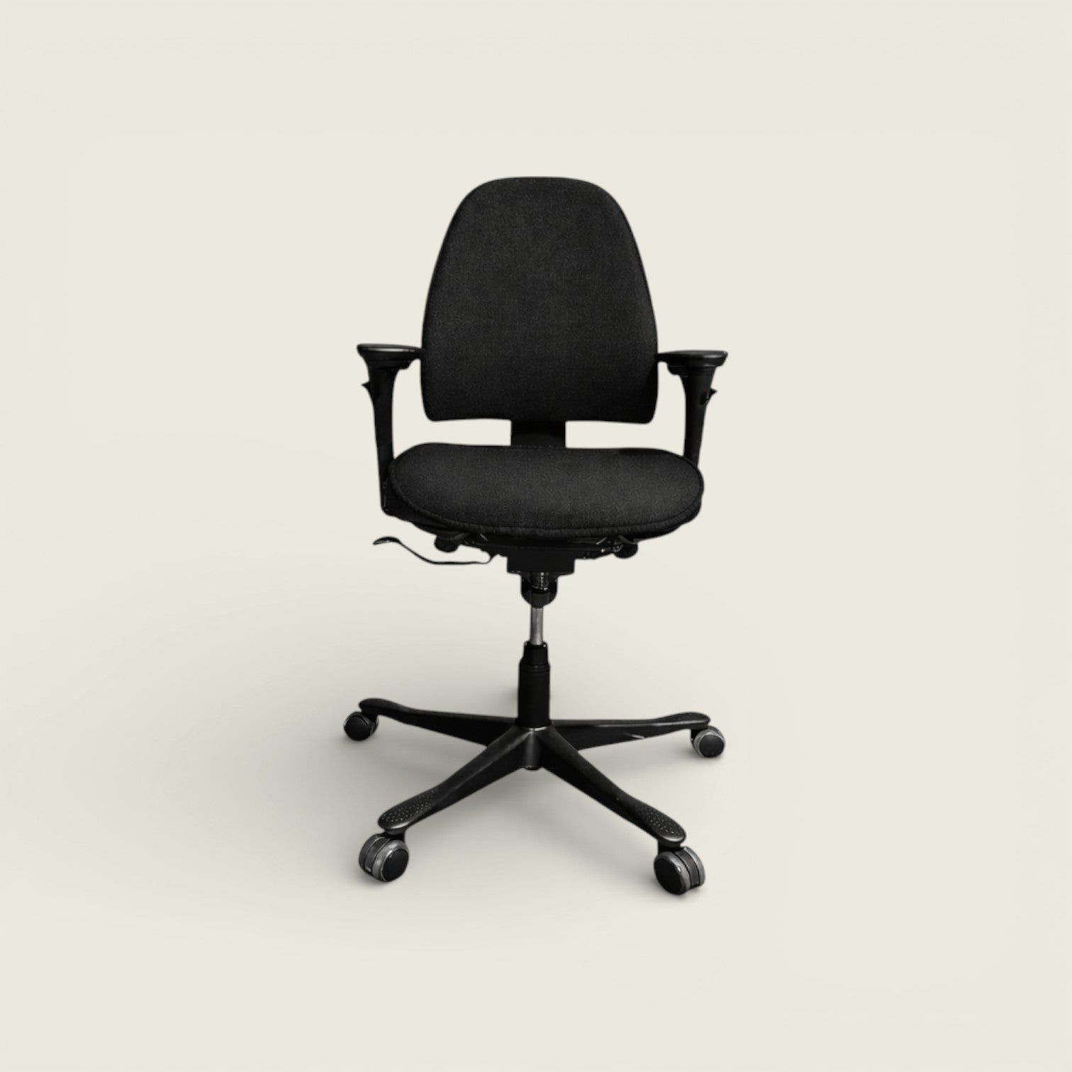 <tc>Kinnarps</tc>: Chaise de secrétariat - Rénovée