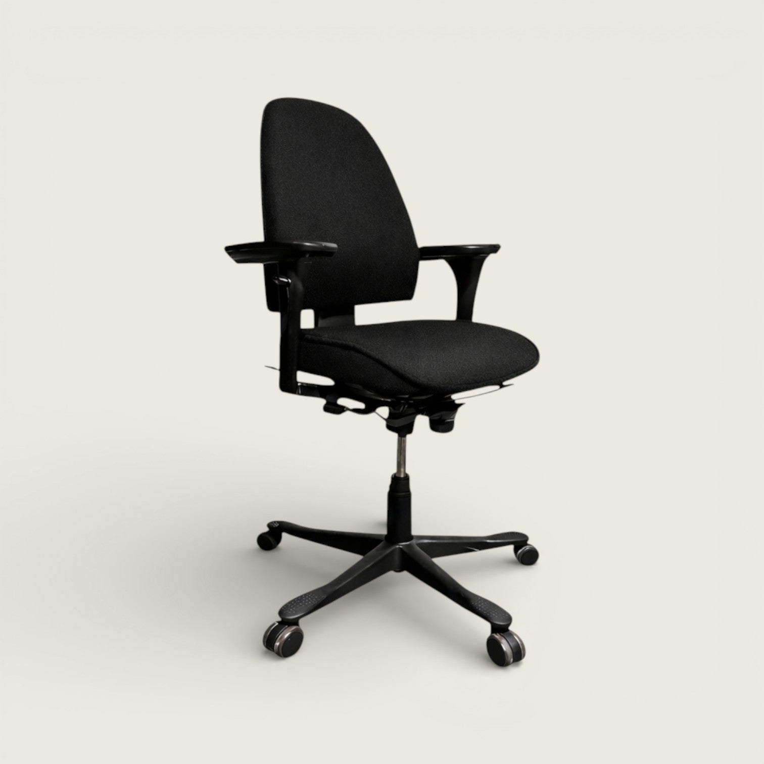 <tc>Kinnarps</tc>: Chaise de secrétariat - Rénovée