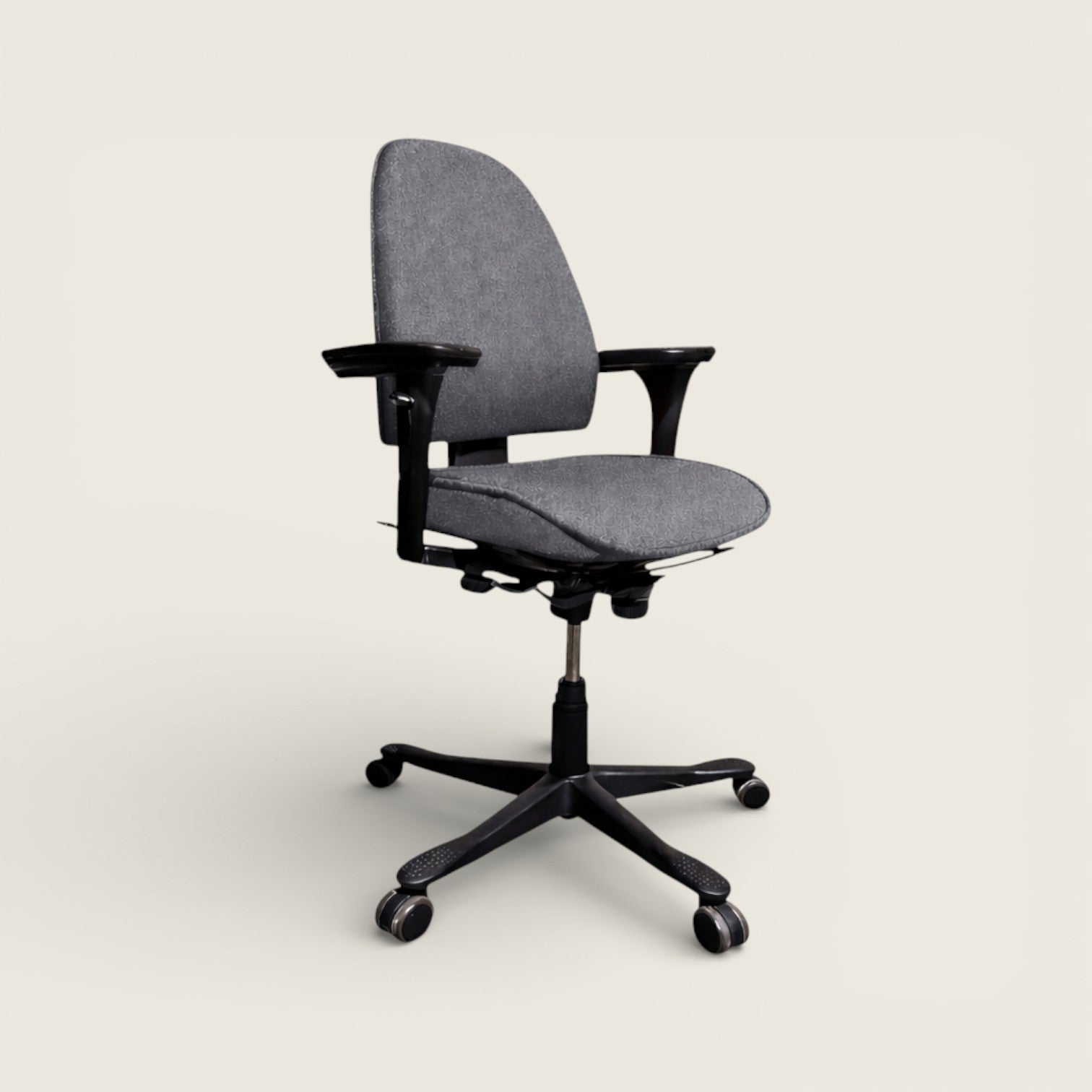 <tc>Kinnarps</tc>: Chaise de secrétariat - Rénovée