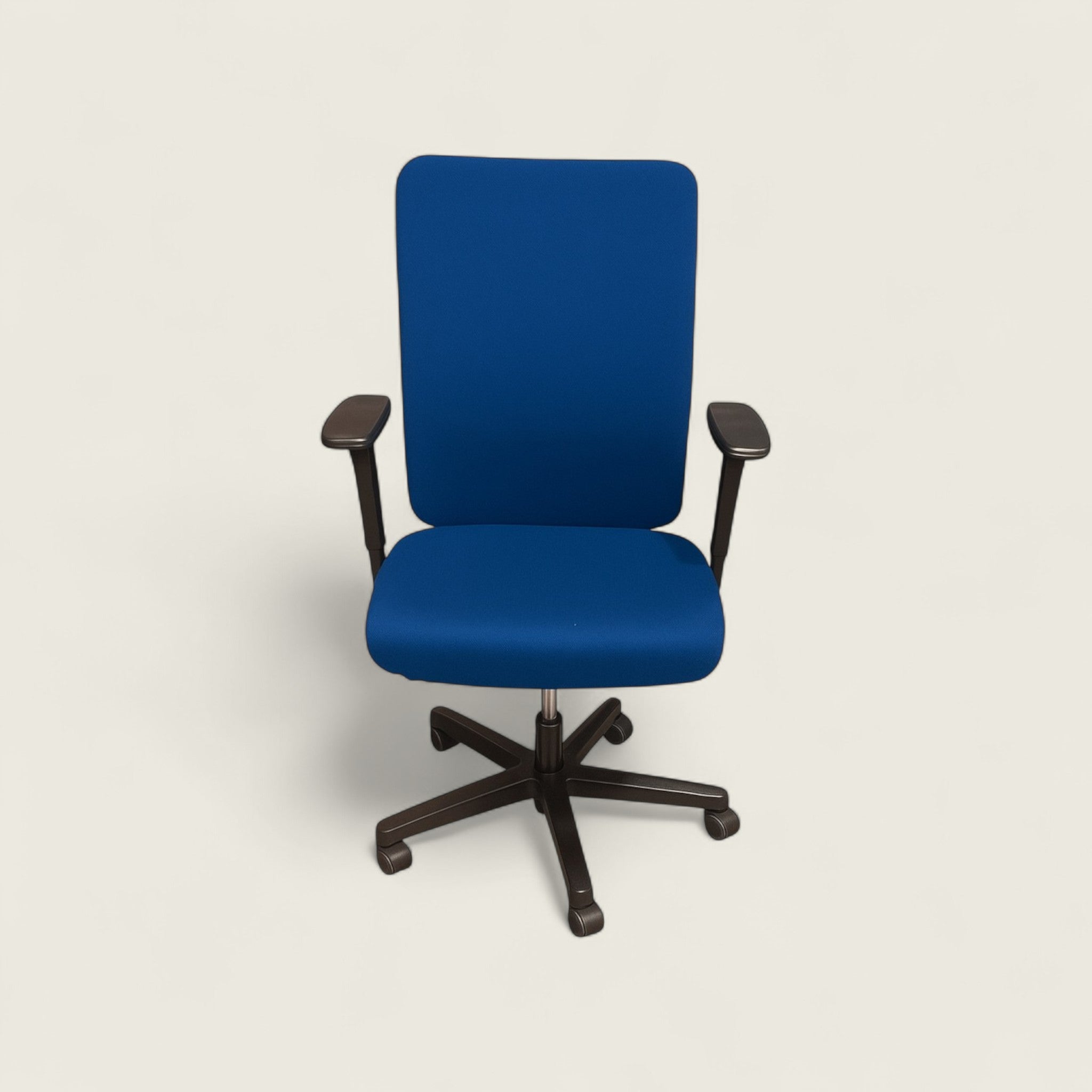 <tc>Sedus</tc>: <tc>Netwin</tc> Silla NW-100 con respaldo de malla en tela azul - Reacondicionada