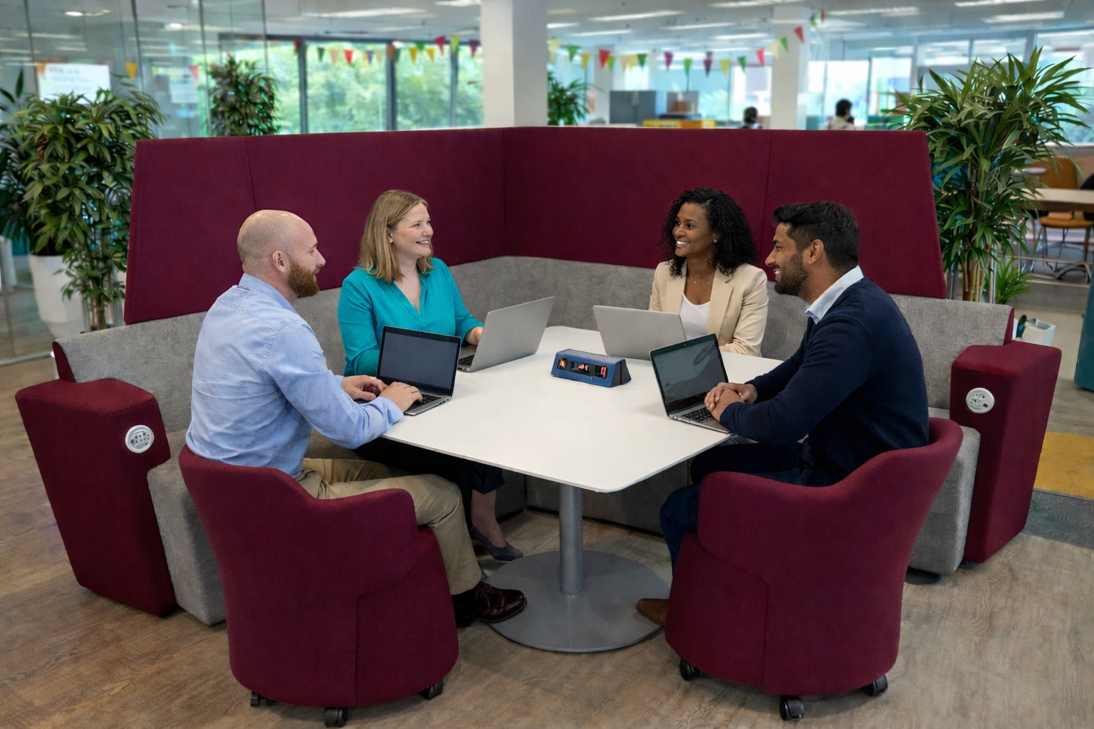 Orangebox: bordeauxrode en grijze AFTD-cabine met hoge rugleuning - gerenoveerd