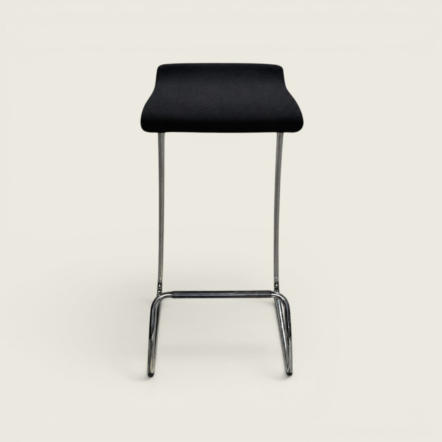 Orangebox: Perching Bar Stool in Black - Refurbished