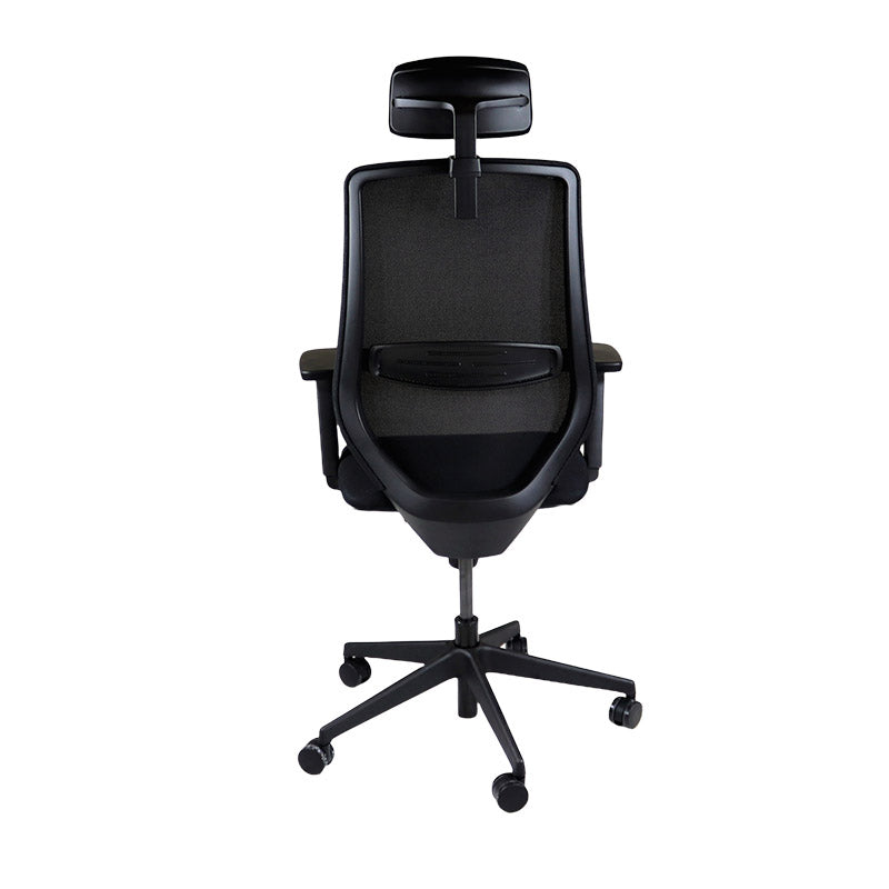 Sajón: <tc>Scudo</tc> Silla de trabajo con asiento de cuero negro y reposacabezas - Reacondicionada
