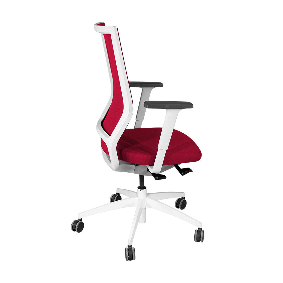 <tc>Sedus</tc>: <tc>Quarterback</tc> Chaise de bureau avec cadre blanc et tissu rouge - Reconditionnée
