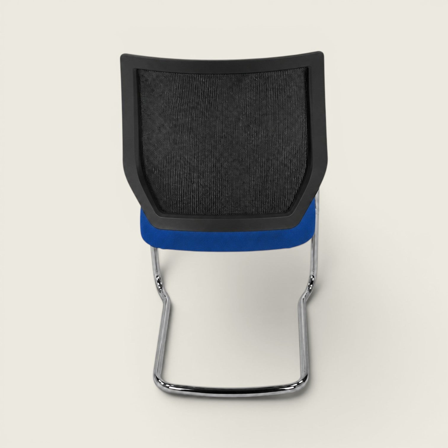 <tc>Sedus</tc>: <tc>Quarterback</tc> Chaise cantilever avec dossier en maille noire et assise bleue - Remis à neuf