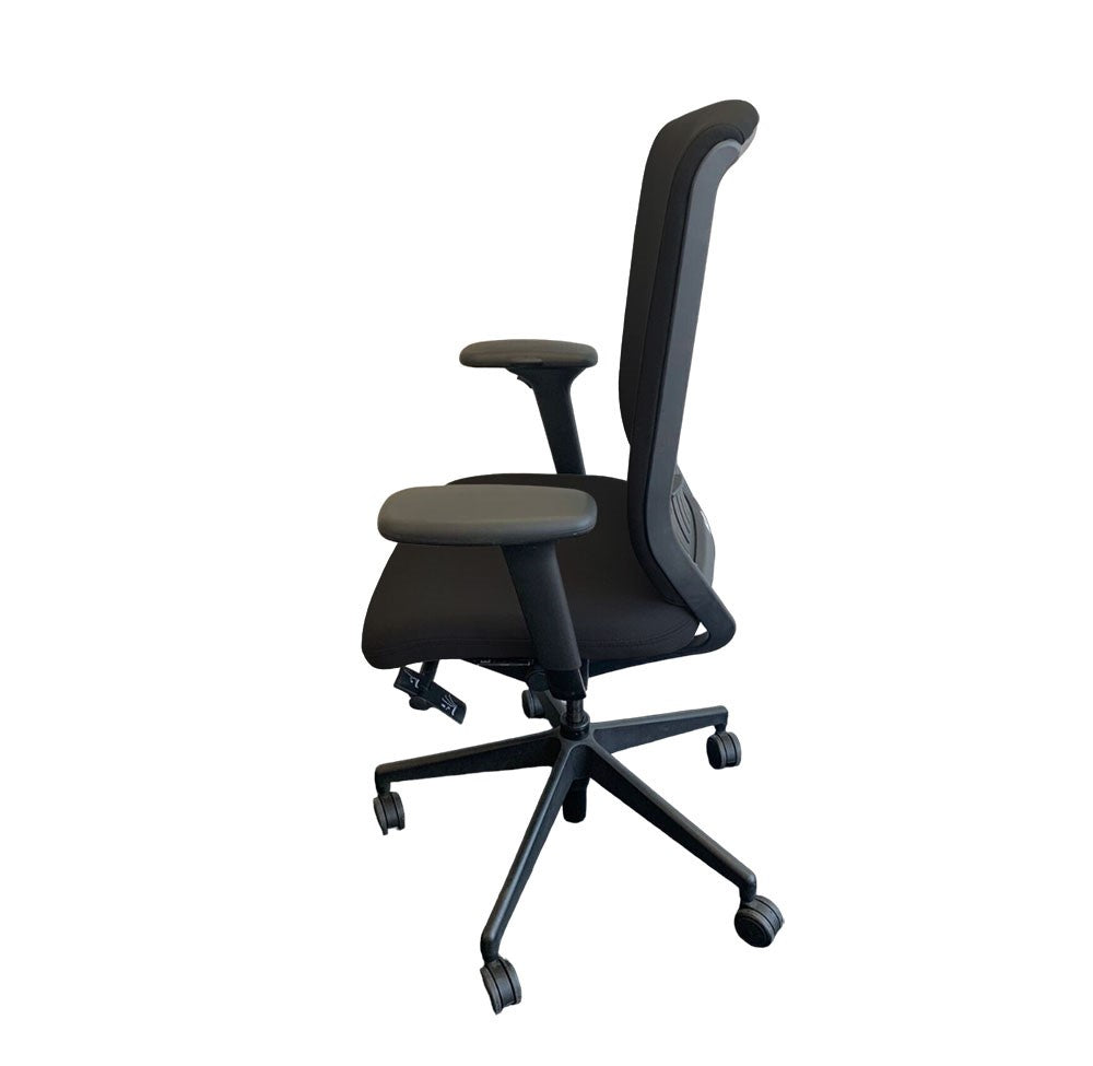 <tc>Senator</tc>Silla Evolve con respaldo alto y brazos regulables en altura en tela negra - Reacondicionada
