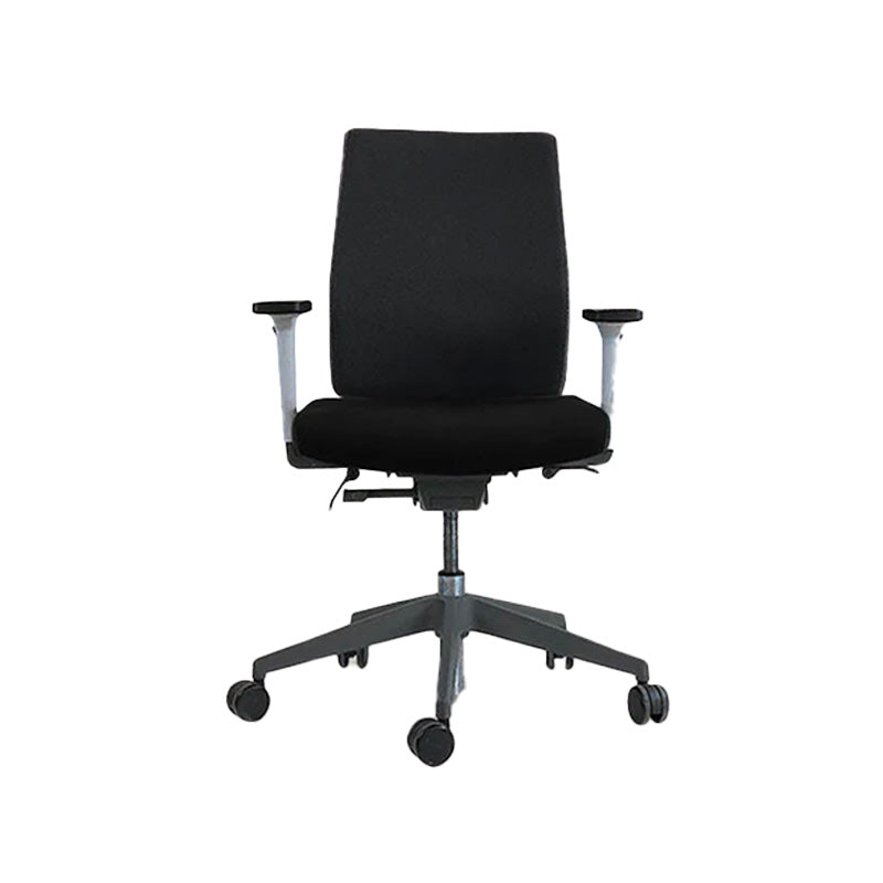 <tc>Senator</tc>: Chaise de travail Free Flex en tissu noir avec accoudoirs - Reconditionnée