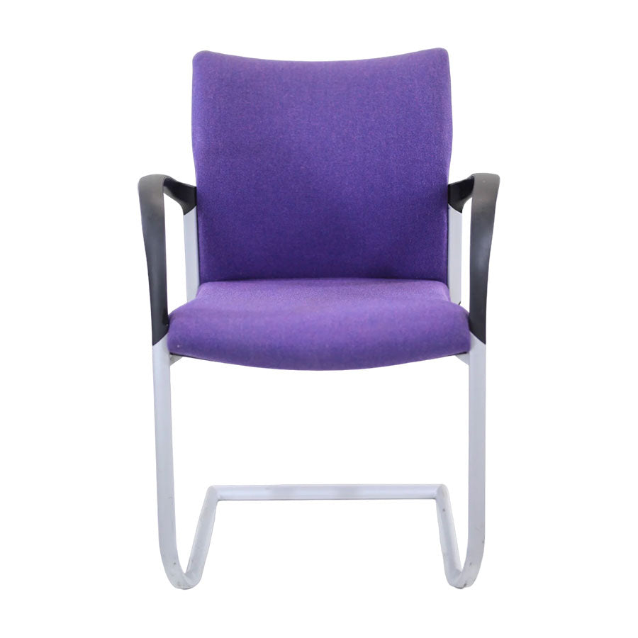 <tc>Senator</tc>: Chaise de réunion cantilever Trillipse en tissu violet avec accoudoirs - Reconditionnée