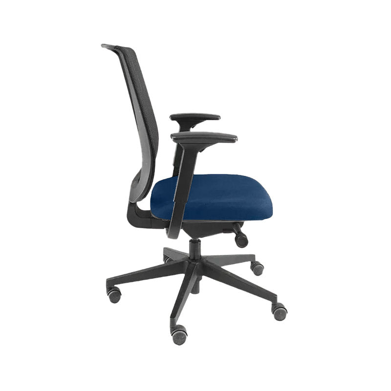 <tc>Steelcase</tc>: Chaise de bureau Reply avec dossier en maille et tissu bleu - Reconditionnée