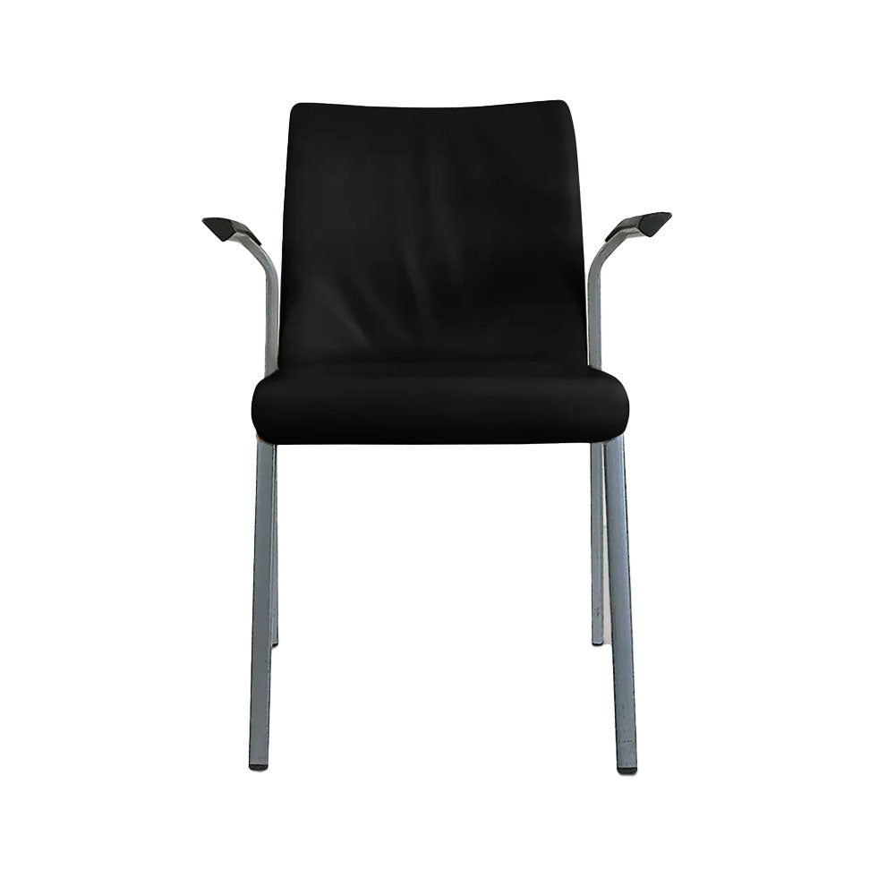 <tc>Steelcase</tc>: Stapelstuhl aus schwarzem Leder - Generalüberholt