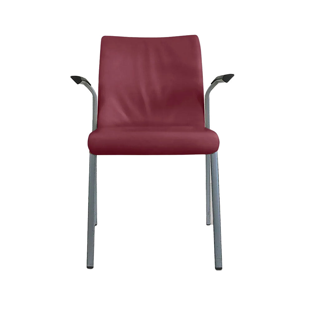 <tc>Steelcase</tc>: Chaise empilable en cuir bordeaux - Reconditionnée