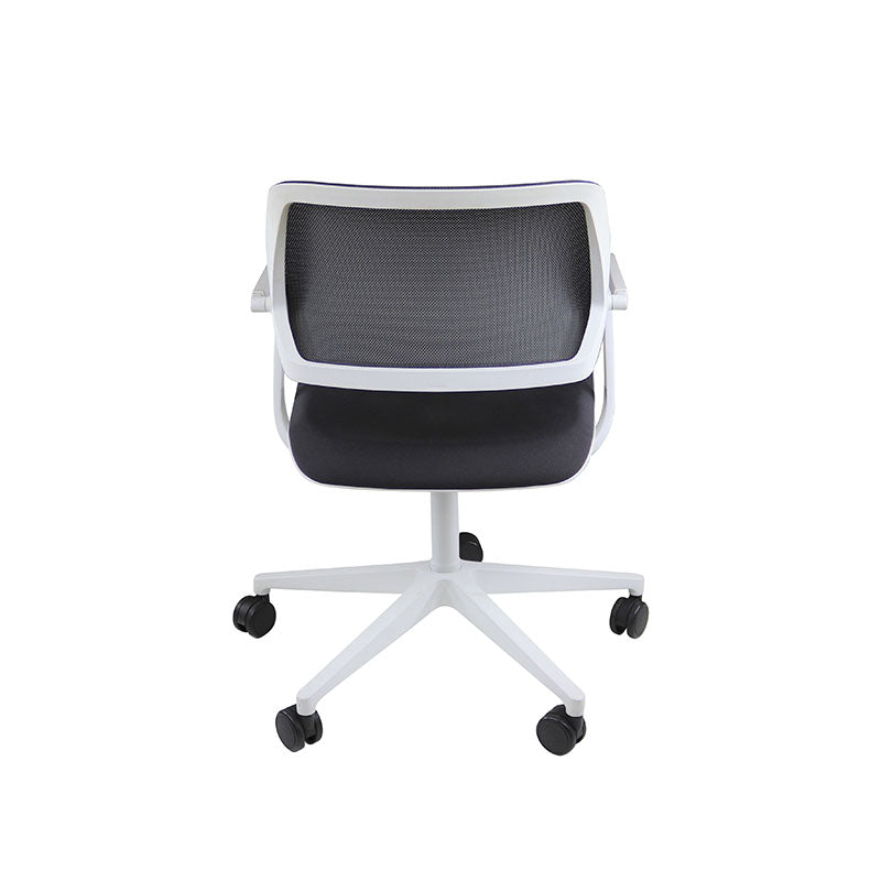<tc>Steelcase</tc>: <tc>QiVi</tc> - Chaise de réunion avec dossier en maille en tissu gris - Reconditionnée