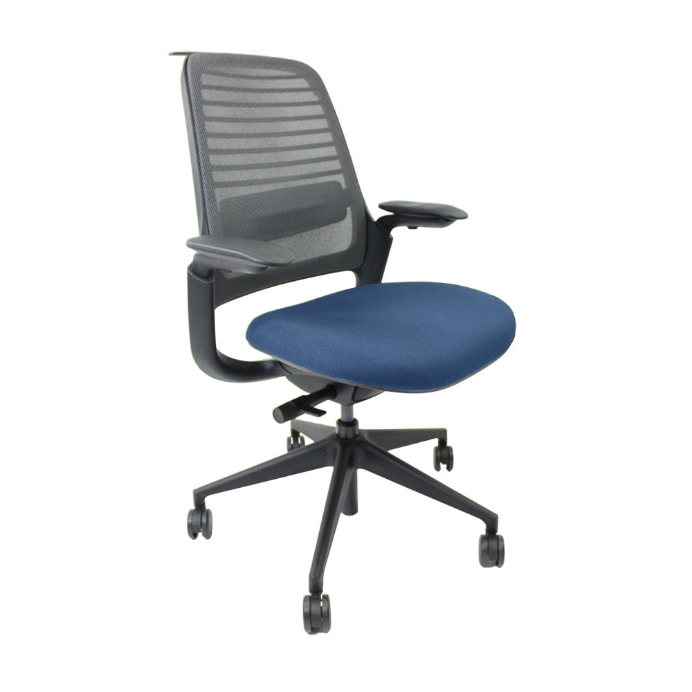<tc>Steelcase</tc>: Serie 1 Ergonomische bureaustoel in blauwe stof - Gereviseerd