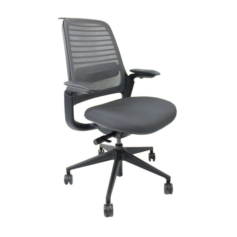 <tc>Steelcase</tc>: Serie 1 ergonomische bureaustoel in grijze stof - gereviseerd