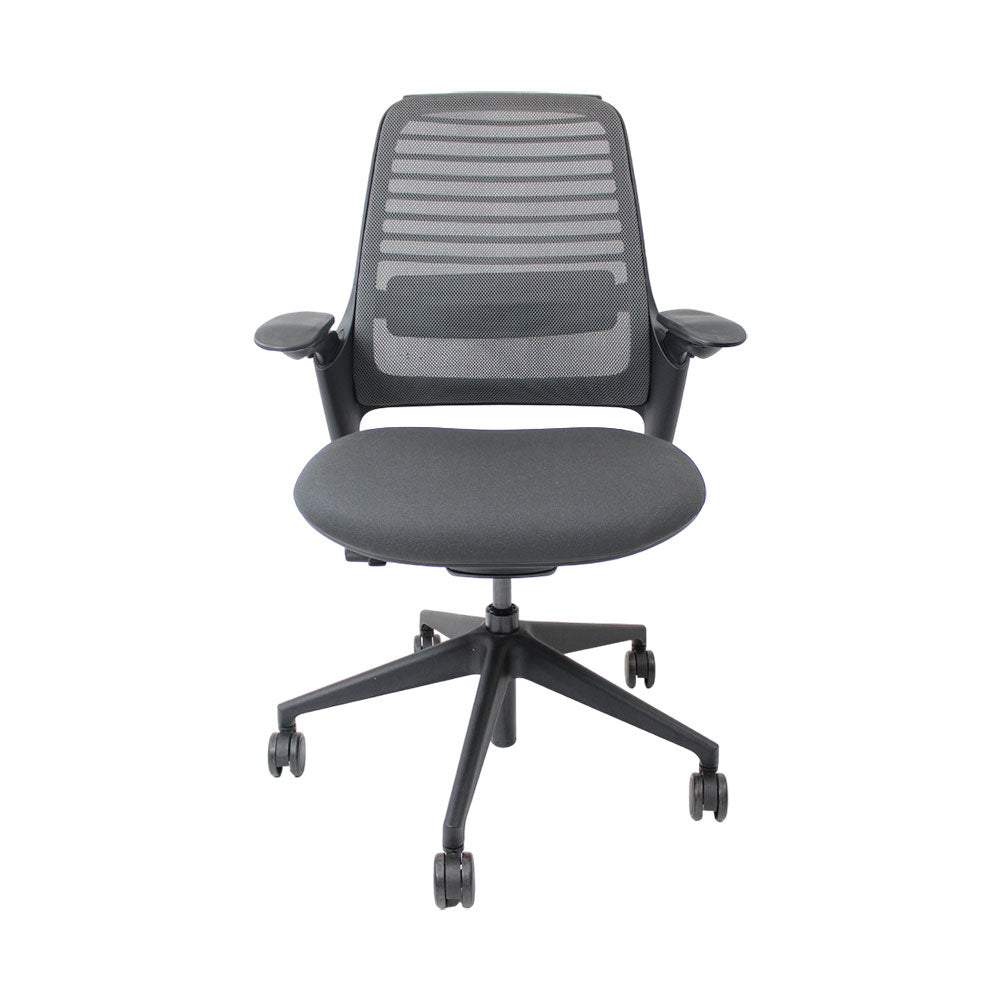 <tc>Steelcase</tc>: Serie 1 ergonomische bureaustoel in grijze stof - gereviseerd
