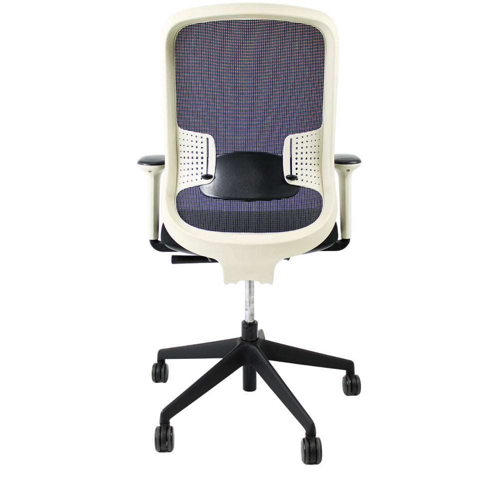 Orangebox: doen - taakstoel in zwarte stof/wit frame - opgeknapt