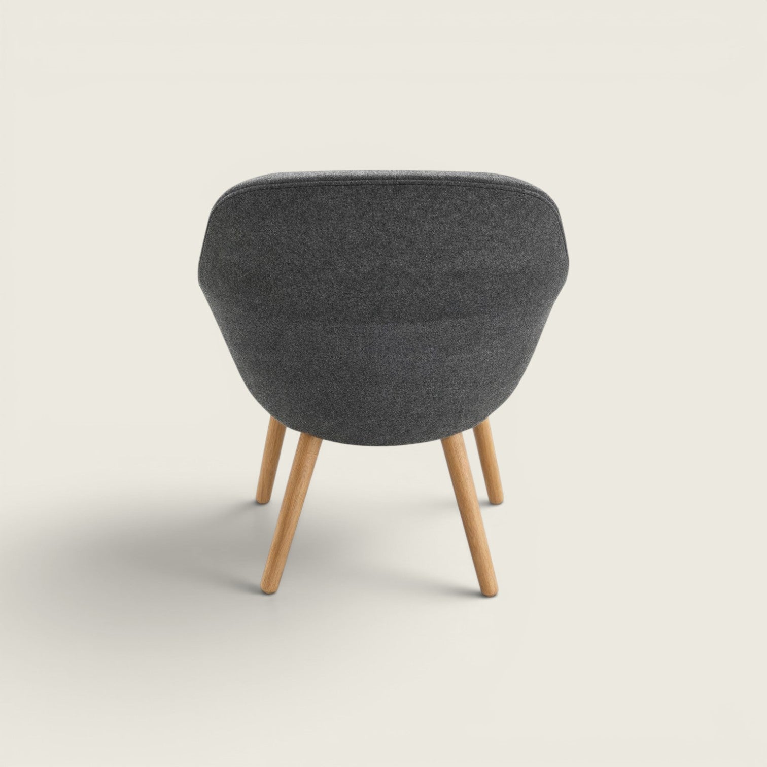 <tc>Walter Knoll</tc>: Sillón 375 en color gris con patas de madera - Restaurado