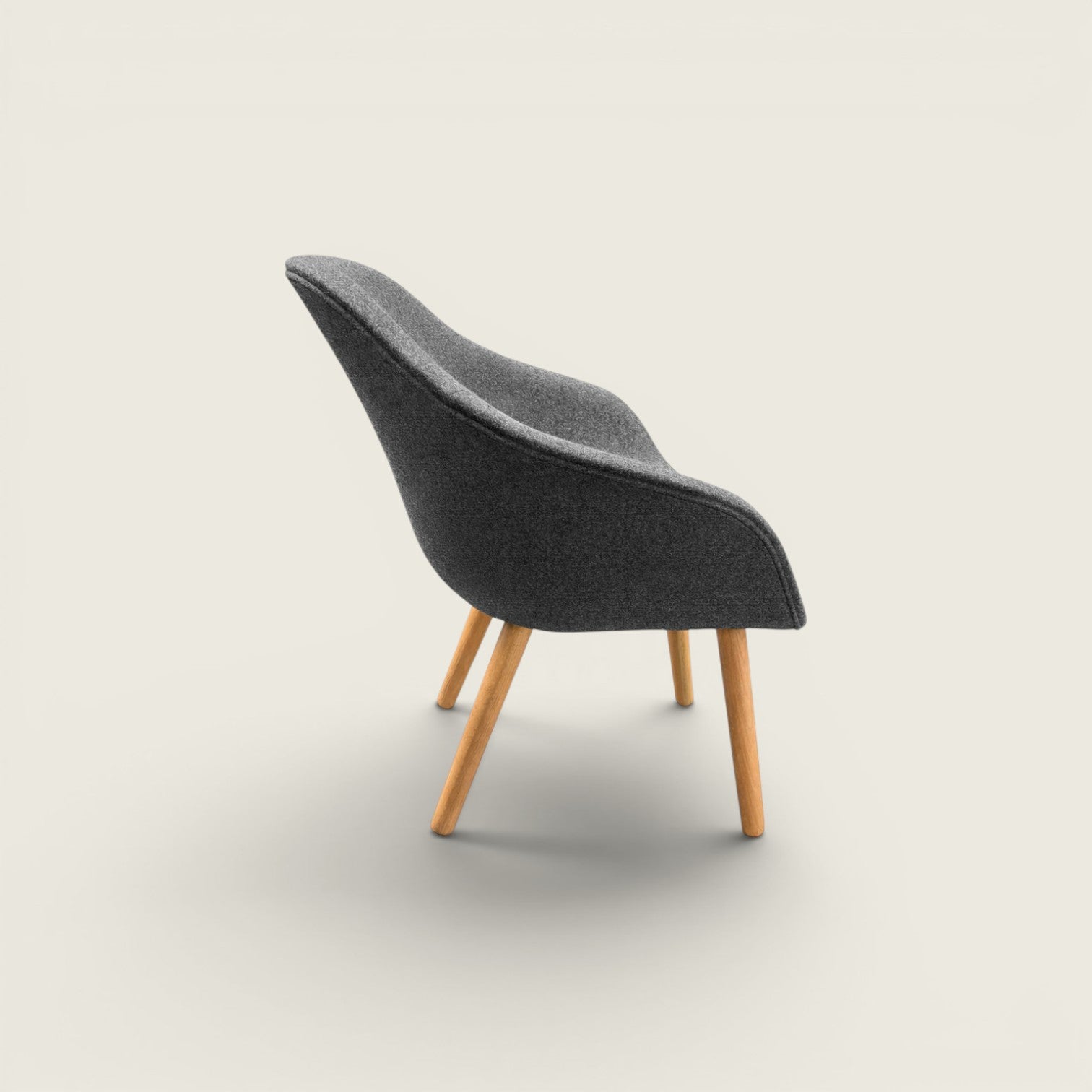 <tc>Walter Knoll</tc>: Sillón 375 en color gris con patas de madera - Restaurado