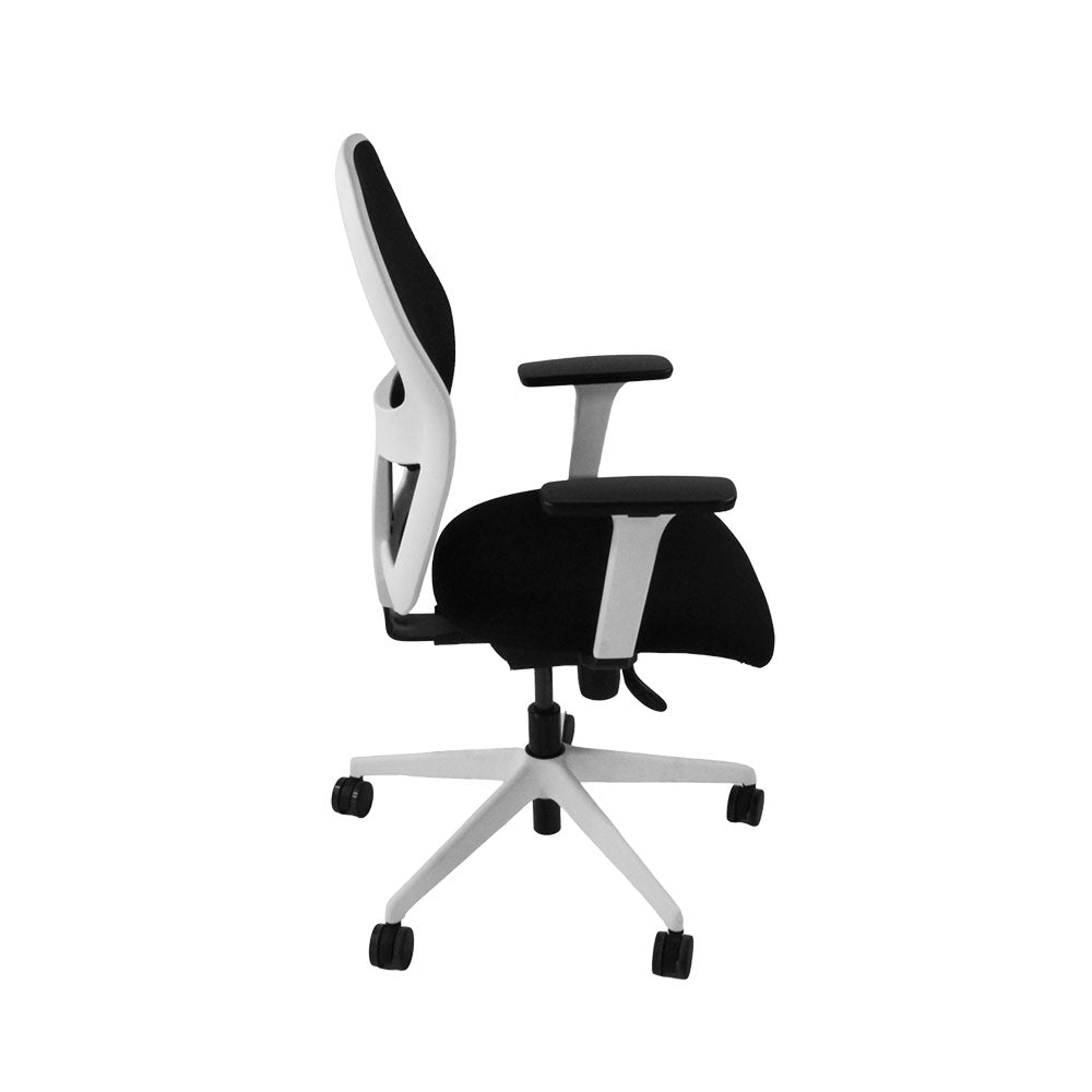 <tc>Ahrend</tc>: Chaise de travail de type 160 en tissu noir/cadre blanc - Reconditionnée